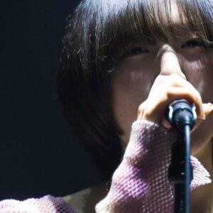 Toaka Instagram - 韓国公演二日間ありがとうございました！

とても真剣に歌を聞いてくださっているお顔がよく見えて感動しました。とても熱く素敵な二日間でした。

photo by @takeshiyao 

三週間の旅が終わり、私はまだ夢の中にいるみたいです。

自分の声がこんなに広く遠く届いていることが体感できる貴重な経験でした。2年前の私には想像もできなかったことです。RADWIMPSさんのライブをこんなに近くで見ることができて、たくさんの感動の瞬間に立ち会えて、こんなに幸せなことはありません。

RADWIMPSの皆さん、いつも支えてくれる素敵なスタッフの皆さん、そしてライブに来てくださった皆さん、本当にありがとうございました！

#RADWIMPSWORLDTOUR2024
#THEWAYYOUYAWNANDTHEOUTCRYOFPEACE
#十明