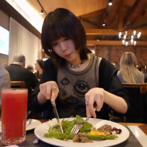 Toaka Instagram - 十明です🥴

中南米ツアー、たくさん美味しいものを食べました...
とっても楽しかったし、刺激的でした！

いつかまた自分の歌を届けに行きたいです！
がんばります💪😤

#十明
#RADWIMPS