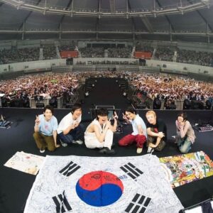 Toaka Instagram - 韓国公演二日間ありがとうございました！

とても真剣に歌を聞いてくださっているお顔がよく見えて感動しました。とても熱く素敵な二日間でした。

photo by @takeshiyao 

三週間の旅が終わり、私はまだ夢の中にいるみたいです。

自分の声がこんなに広く遠く届いていることが体感できる貴重な経験でした。2年前の私には想像もできなかったことです。RADWIMPSさんのライブをこんなに近くで見ることができて、たくさんの感動の瞬間に立ち会えて、こんなに幸せなことはありません。

RADWIMPSの皆さん、いつも支えてくれる素敵なスタッフの皆さん、そしてライブに来てくださった皆さん、本当にありがとうございました！

#RADWIMPSWORLDTOUR2024
#THEWAYYOUYAWNANDTHEOUTCRYOFPEACE
#十明