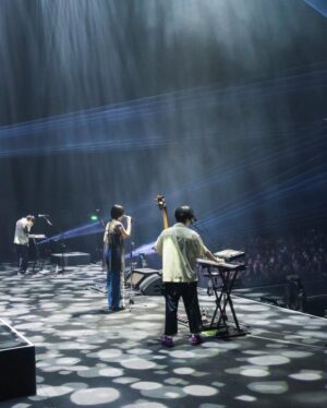 Toaka Instagram - バンコク公演ありがとうございました！

お客さんがすごく楽しそうで、嬉しかったです！
トゥクトゥクもご飯も最高だった...😍

また歌いに行きたいです！

photo by @takeshiyao 

#RADWIMPSWORLDTOUR2024
#THEWAYYOUYAWNANDTHEOUTCRYOFPEACE
#十明