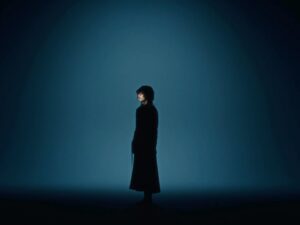 Toaka Instagram - 十明です🫀

新曲「僕だけが愛」
MVが公開されました。
https://youtu.be/SNVtdUB2sAM

僕だけのために、
とか言えないですよね
エゴです

“僕だけが愛”
https://lnk.to/toaka_ba

[ Music Video Credits ]
Director: Rdrah @__Rdrah

Director of Photography: Ryuto Iwabuchi @iwabuchi_|

1st Camera Assistant:  Kota Noma @kota4074
2nd Camera Assistant: Shoko @shoko_ghp
3rd Camera Assistant: Saki Kiyota @untitled_k.01

Lighting Chief Assistant: Wataru Sugimura @wataru_sgmr
Lighting Assistant: Miharu Yagishita

Stylist: Kan Fuchigami @fk_info
Stylist Assistant: LISA ASAI

Hair Stylist: TAKAI @rr_takai_
Hair Stylist Assistant: URAN @u.u.ran

Make Up Artist: Yuka Hirac @yuka_hirac
Make Up Artist Assistant: Ayaka Kazama @beri199

Colorist: Yusuke Adachi @adachi.yusuke

VFX Supervisor / Online Editor: Tomonori Horie (XOR) @xor.vfx

Compositors:
Satoru Yamamoto(XOR)
Jun Igarashi(XOR)
Yuta Miura (XOR)
Sawako Okuma (XOR)

Production Manager: Nanase Akiyama @na7se_00
Production Assistants: U Hashikawa @u_awakihsah
aoi @green_graphic000

#十明
#僕だけが愛
#野田洋次郎
#mabanua
