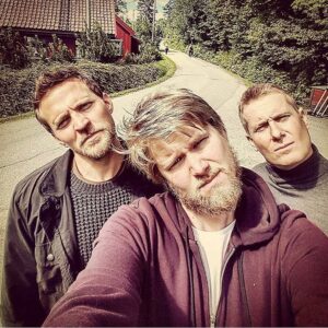 Tobias Santelmann Instagram - Ep 5 av GRENSELAND smeller på TV2 om en times tid 👊 kl 21.40
Ep 6 ligger klar på Sumo!! #Grenseland 
@tv2sumo @tv2norge