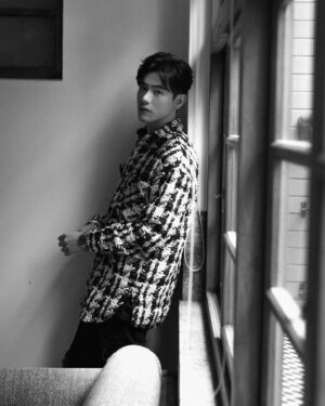 Toby Lee Instagram - 您2023年的專屬新桌面上線了！祝大家新年快樂！Happy new year 🎊