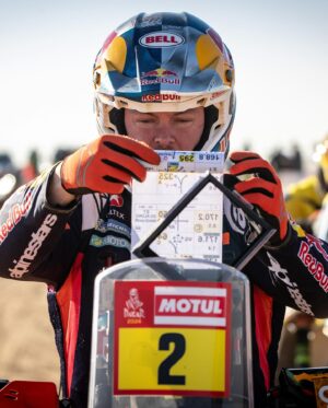 Toby Price Instagram - Stage 5 🏁 3rd
Overall ⏱️ 7th
Tricky one today, the liaison section part would have been quite dangerous so I’m glad they put that in the road book, but after that it was still just as dangerous. We got through a decent pace, missed a couple of drops and got the heart rate up a little bit. The special wasn’t very long, it was hot and there were some challenging sections in the dunes. For tomorrow we should have a good starting position for the long chrono stage, my plan is to get through safely, conserve a little energy and the bike and hopefully head into the rest day in a strong position overall.
#Dakar2024
