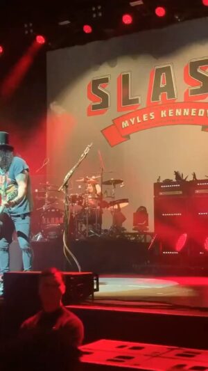 Todd Kerns Instagram - Dublin was insane. Birmingham promises to be amazing as well. I’m so happy to be back in the UK. Let’s do this! #smkc #slash #myleskennedy #brentfitz #franksidoris #dublin #ireland #birmingham #england #uk