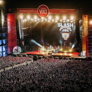 Todd Kerns Instagram - That’s me in the corner…that’s me in the spotlight…rockin’ Volt Festival in Hungary 2019 on the Living The Dream Tour. Oh, the places we’ve been. Oh, the things we’ve seen. A glorious day off before the Canada Day celebration @mondaysdark with @brentfitz and friends. Gonna be a wild time. You should come. You really should. Tuesday/Thursday/Saturday @hrcvegasstrip with @rock_vault then OFF to Italia for the @heroesandmonstersband tour. Then up to Canada for @toquerocks summer. The good times keep on rollin’. I hope your Sunday is a super restful one. Enjoy #smkc #slash #myleskennedy #brentfitz #franksidoris #hungary #hungary🇭🇺 #voltfestival