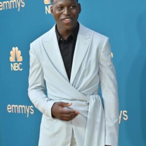 Toheeb Jimoh Instagram - Emmys 2022 💫

I'm so proud of my TedLasso family! Yesterday was 🤯🤯

Suit: @dior
Styling: @ysmnsabri 
MUA: @chousner 
Hair: @theshaveplace 

#Emmys2022 #toheebjimoh #Samobisanya #tedlasso