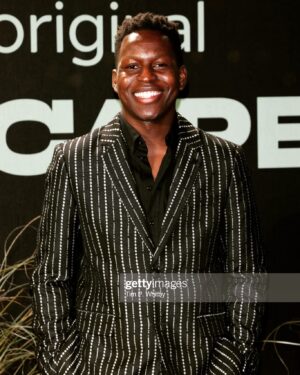 Toheeb Jimoh Instagram - The Landscapers premier was AMAZING!! Got to watch my boy @_dipoola stand side by side with some of the industrys best and kill it - Couldn't be prouder of my bro 🖤

Shout out @dailypaper for the look 💫💫
Styled by: @ysmnsabri & @romel.doyle 🥰🥰

@sisterglobal #landscapers