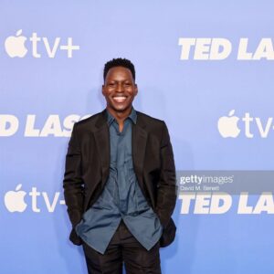 Toheeb Jimoh Instagram - Ted Lasso FYC Event 💙 Thanks to everyone who managed to make it ✌🏿

👔: @dunhill @hermes @jimmychoo 
💫: @ysmnsabri 
💈 💄: @nicola_harrowell 

#tedlasso #Samobisanya #toheebjimoh #appletvplus