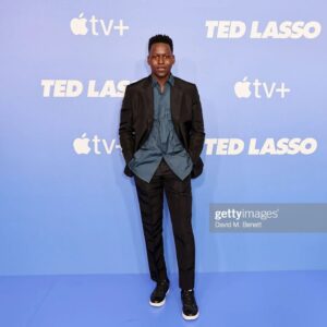 Toheeb Jimoh Instagram - Ted Lasso FYC Event 💙 Thanks to everyone who managed to make it ✌🏿

👔: @dunhill @hermes @jimmychoo 
💫: @ysmnsabri 
💈 💄: @nicola_harrowell 

#tedlasso #Samobisanya #toheebjimoh #appletvplus