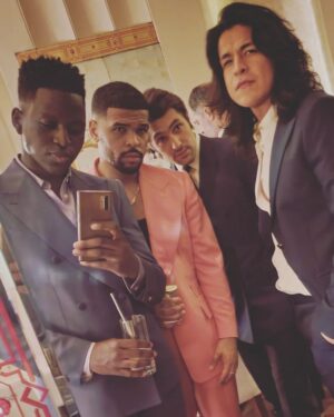 Toheeb Jimoh Instagram - We won Best Ensemble at the @sagawards!!!! Thank you @sagaftra for honouring our little AFC Richmond family 💙❤ 

Look 👔: @dolcegabbana 
Styled by 💫:@ysmnsabri & @romel.doyle 
Grooming💄: @nicola_harrowell 

#TedLasso #sagawards #samobisanya #toheebjimoh #dolchegabbana