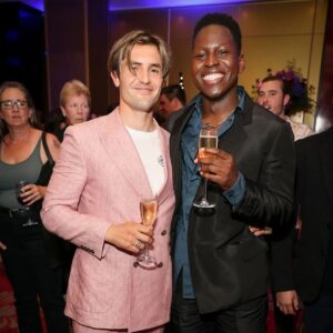 Toheeb Jimoh Instagram - Ted Lasso FYC Event 💙 Thanks to everyone who managed to make it ✌🏿

👔: @dunhill @hermes @jimmychoo 
💫: @ysmnsabri 
💈 💄: @nicola_harrowell 

#tedlasso #Samobisanya #toheebjimoh #appletvplus
