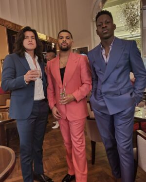 Toheeb Jimoh Instagram - We won Best Ensemble at the @sagawards!!!! Thank you @sagaftra for honouring our little AFC Richmond family 💙❤ 

Look 👔: @dolcegabbana 
Styled by 💫:@ysmnsabri & @romel.doyle 
Grooming💄: @nicola_harrowell 

#TedLasso #sagawards #samobisanya #toheebjimoh #dolchegabbana