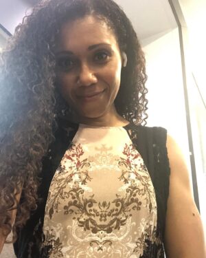 Toks Olagundoye Instagram - A lazy Sunday is great for folks who can’t be bothered to pick one selfie. Post ‘em all! Some more trailer selfie moments from the week. I hope you’re all having a great weekend ♥️
•

#SundayFunday #Lazy #TimeSaver #TrailerSelfie #CurlyGirl #CurlyGirls #NaturalHair #CurlyGirlsRock #Film #TV #NaturalHairRocks #BlackGirlMagic #MelaninPoppin #Natural #NaturalMakeup #Selfie #NaturalLook #VeganGirl #VeganMakeup #Vegan #Happy #Hollywood #CrownAct #TheCrownAct #HealthyHair #RepresentationMatters #Me #DoYou