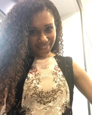 Toks Olagundoye Instagram - A lazy Sunday is great for folks who can’t be bothered to pick one selfie. Post ‘em all! Some more trailer selfie moments from the week. I hope you’re all having a great weekend ♥️
•

#SundayFunday #Lazy #TimeSaver #TrailerSelfie #CurlyGirl #CurlyGirls #NaturalHair #CurlyGirlsRock #Film #TV #NaturalHairRocks #BlackGirlMagic #MelaninPoppin #Natural #NaturalMakeup #Selfie #NaturalLook #VeganGirl #VeganMakeup #Vegan #Happy #Hollywood #CrownAct #TheCrownAct #HealthyHair #RepresentationMatters #Me #DoYou