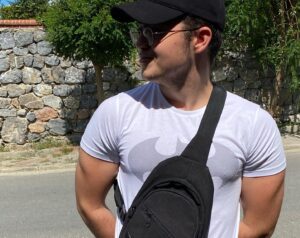 Tolga Çevik Instagram - Nasıl olmuş olabilir? Ne çabuk? Ne ara geçti 17 yıl? İyi ki doğdun aslanım. Allah karşına iyi insanlar çıkarsın. @tancevikofficial 🎉