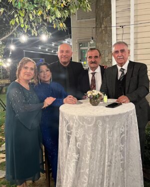 Tolga Tekin Instagram - Beş buçuk ay çok keyifli bir ekiple çalışmanın huzuru ve accık hüznü var.Başta yapımcılarımız @gunescelikcan ve @mervazorlu olmak üzere,yönetmenimiz @altugsahin,ikinci yönetmenimiz @dilek_kulekcii,canım oyuncu arkadaşlarım başta @sebnembozoklu olmak üzere @metincoskunn, @ugurdemirpehlivan, @selmaguneriofficial, @arassenol, @ezgitombul_, @gzmkala, @guzel_sureyya @muratdanaci, @mertcarim, @nisandokmeci, @saidegeyildirim, @ipekayko, @ozlemunaldi, @ferdi.akarnur’a,Mahmut bey ve @zeynepongen’e ve tüm kamera arkasında emek veren arkadaşlarıma çok teşekkür ederim… @goyaent @hayatiminnesesi.trt