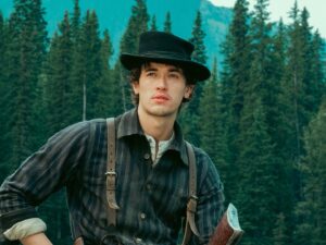 Tom Blyth Instagram - Billy still has a long trail ahead of him… 
Thrilled to announce that #BillyTheKid is returning for SEASON 2 on the all new MGM 
