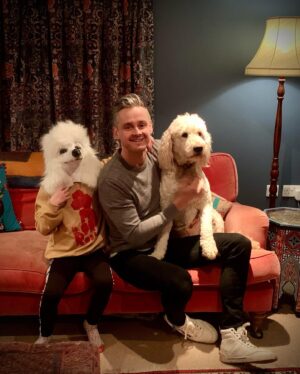 Tom Chaplin Instagram - Woof woof! 
Poodles of the world unite! 
Had such a blast being part of the maddest show on telly @maskedsingeruk . 
Congratulations to all those who had me sussed, commiserations to those who thought I was @mikainstagram or @paulogrady 🥰. 
Good luck to the remaining contestants, Tom 🐩 x
