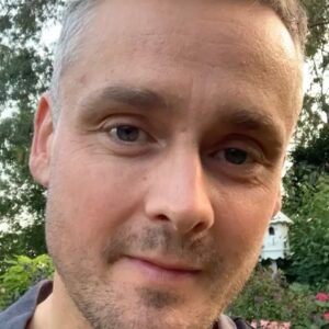 Tom Chaplin Instagram - Hello, here’s a message from me. Link in bio. Love, Tom x
@footbridgeproject @footbridgegallerybexhill