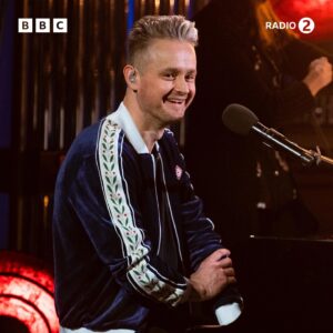 Tom Chaplin Instagram - A beautiful Piano Room performance from Tom Chaplin! 🧡

Listen on @bbcsounds | Watch on @bbciplayer