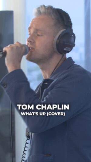 Tom Chaplin Instagram - The talented Tom Chaplin performs a cover of the 4 Non Blondes track which was the second single on the 1992 album Bigger, Better, Faster, More 🎶 Watch the full session on our website now! Link in bio

#ChrisEvansBreakfastShow #virginradiouk #virginradio #fyp #instadaily #instacover #4nonblondes #whatsup #tomchaplin #instamusic #livemusic #fyp #fypシ