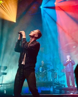 Tom Chaplin Instagram - Wow, what an amazing few weeks I’ve had…

Thanks to everyone who came to see the show - you gave your all and each one of you is truly appreciated!

Thanks to my brilliant crew for your cheerfulness and professionalism! Thanks to my amazing musicians. Thanks to @ediebens for being a fabulous support and setting the tone so beautifully each night. Good luck and here’s to a bright future.

Sharing the stage with you is a privilege and pleasure that I’ll sorely miss. I hope we can do it again soon.

Until the next time, love Tom xxx

📸: @iheartcameras, @plobCG, @M_imnk #ThisMyMidpoint