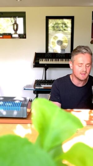 Tom Chaplin Instagram - Here’s another little live version...this time a song from my Christmas album. Somehow seemed to be a song that resonated when I sat down at the piano this morning. Hope you like it and sorry for the confusing clock in the background...personally I like to live in the past 😉