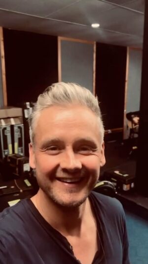 Tom Chaplin Instagram - Hi everyone, here we are getting ourselves shipshape for the tour in October! Please meet Roland, Kate and Sara - and welcome back to our dear old friend Seb!
The tour is gonna be so fun - an informal and beautiful journey from an intimate gathering to a big celebratory party. Hope to see you there! Get your tickets via the link in my stories / on my website!