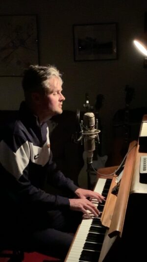 Tom Chaplin Instagram - Here’s a version of a song from The Wave that I wrote for my wife after I got well from addiction. It’s a peace offering and a song of gratitude for her still believing in me. Hope you enjoy it wherever you are. Tom xx