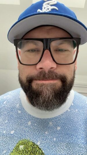 Tom Davis Instagram - STUCK FOR THAT LAST MINUTE PRESENT… LOOK NO FURTHER THAN COMING TO SEE MY DEBUT TOUR “UNDERDOG.” SHOUT OUT @trusselltrust FOR THE JUMPER. NOT SURE WHY I’VE DONE ALL THIS IN CAPS, ITS A BALL ACHE GOING BACK AND RETYPING… TICKETS AT https://bigtomdavis.com THANK YOU