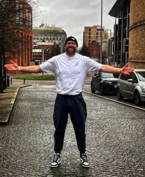 Tom Davis Instagram - Yes Belfast thanks for last night, one of my favourite cities, 24 hours isn’t long enough… Until next time my friend… 

#standupcomedy #tour #joked