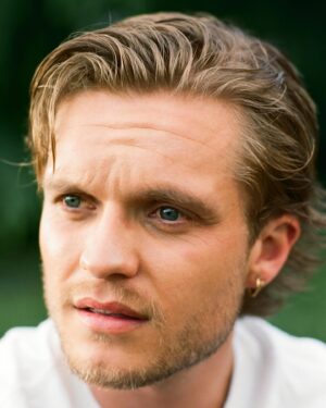 Tom Glynn-Carney Instagram - Is this your king? 👑 “House of the Dragon’s @mrglynncarney is so good at playing pathetic you almost forget you’re supposed to hate him. And Aegon Targaryen II is an easy character to hate. Fans and critics have compared Aegon to “Game of Thrones’” sadistic and coddled King Joffrey Baratheon, but “I didn’t want that. My aim this time was to try and make someone so unrelatable relatable,” Glynn-Carney says. “When you look at him and go, ‘He’s just a lunatic and he’s unhinged and he’s dangerous and he’s toxic,’ you fall into a trap where you’re playing that and using it as a sort of template. I think he’s way more layered.” Tap the link in bio to read the profile by @roxana.z.hadadi.
Photos: @mattelife