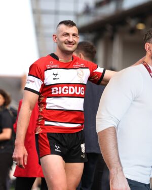 Tom Kerridge Instagram - New event alert 👀

Join us at Twickenham on Thursday 5 December 2024 to celebrate the career of @englandrugby legend, @j0nny_may 🥳

This unforgettable evening will be hosted by @goodbadrugby, who will be joined by legends of the game past and present 🏉
 
What’s more, indulge in a three-course menu created by @cheftomkerridge, who will be there on the evening to meet and mingle with 🍽️

Find our more via the link in our bio 📲