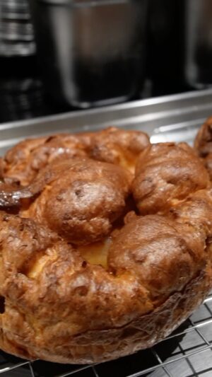 Tom Kerridge Instagram - We all love a good roast, but I didn’t know how much you’d love the HUGE Yorkshire Puds at @thebutcherstapandgrill Marlow and Chelsea.

So, here is how we make them! Enjoy 🤤

#yorkshirepudding #roastdinner #britishfood