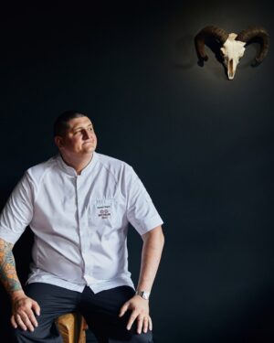 Tom Kerridge Instagram - I’ve been meaning to get to @ynyshirrestaurant in Wales. An immersive culinary experience that is guaranteed to blow your mind, a true theatre of food 🤯

Image 1: @olivabphoto

#michelinstar #immersiveexperience #immersivedining