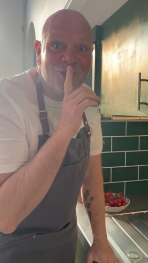Tom Kerridge Instagram - Peek behind the scenes filming with @marksandspencerfood

#marksandspencer #food