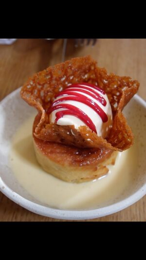 Tom Kerridge Instagram - Get your just desserts at @thecoachmarlow 🤤

Jam Roly Poly or Rhubarb and Custard Choux Bun…the choice is yours.

#dessert #sweettreat #thecoachmarlow #yummy #feedme