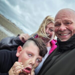 Tom Kerridge Instagram - HAPPY BIRTHDAY!!! 🥳 🎂 ❤️❤️@bethcullenkerridge superhuman and the glue of the most ridiculous family 😂😂

Here’s a standard family picture….. 😍😂