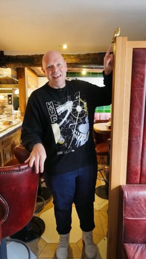 Tom Kerridge Instagram - Come with me for a little tour around the Michelin starred pub @thecoachmarlow.

The Coach, led by Head Chef Sarah Hayward, offers  a ‘small plate’ menu showcasing traditional British classics with a contemporary twist. Bookings are available for on the day dining. Open every day except Tuesday.

#thecoachmarlow #tomkerridge #marloweats