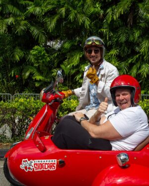 Tom Kerridge Instagram - #AD Cruising in comfort! I can’t think of a better way to experience the extraordinary sights of Singapore. Where the journey is just as incredible as the destination. 👊​

@visit_singapore #unrealSingapore #MadeinSingapore #VisitSingapore