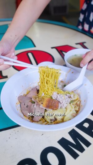 Tom Kerridge Instagram - [AD] I’ve been coming to Singapore for more than 10 years and love it!! It holds a special place in my heart as it’s given me some of my best foodie memories.  From the simplicity of a hawker meal to enjoying an after-shift meal with friends late at night. I had a great time tasting even more of the delights of Singapore on my latest trip 🤌

📍Coffee Break
📍Hill Street Tai Hwa Pork Noodle
📍Candlenut
📍Udders
📍Keng Eng Kee
📍Hong Lim Food Centre

#unrealSingapore #MadeinSingapore #VisitSingapore
