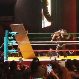 Tom Laughlin Instagram - Tremendo IMPACTo de @thetommydreamer a Taurus sobre la mesa. 😱

@showcentercomplex