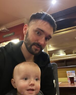 Tom Parker Instagram - Me and the boy @bodhithomasparker out for “dinner”. Get to the bar lad, daddy is parched here ❤️love you kid
