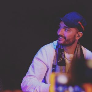 Tom Parker Instagram - Smiling my way through life #positiveparkers keep your head above the water and reach for the world 🌍