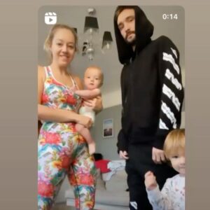 Tom Parker Instagram - It’s her reaction that kills me. She’s so annoyed 😂😂😂😂