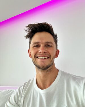 Tom Prior Instagram - Stunning views and load of cake makes Tom a very happy One ☝️🥰

Thanks to @stmartinslanesocial for the gorgeous stay & @thegaypassport for offering 🙏😀

#thegaypassport #stmartinslane #morgansoriginal #fridayfeeling #ad #takemybreathaway #andrelax #beherenow