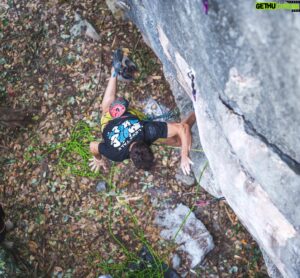 Tom Randall Instagram - Ooof! That was a lucky one 😄

On, off, back on… on Heckler’s Harem at the newly established Resort Wall. I’d seen @matt.2foldstudio grab the mega jug just before my go, so I thought a safe enough idea was to skip the big reach move and just double dyno. Incorrect assumption 😅🙈.

Turns out that when you miss time a jump to a hold shaped like a bread knife, you don’t do your skin the biggest favour. Lesson definitely learnt… 😬

Thanks for the photos @kcphotographyhk 🙌 📸 !

@rab.equipment 
@mytendon 
@unparallelup