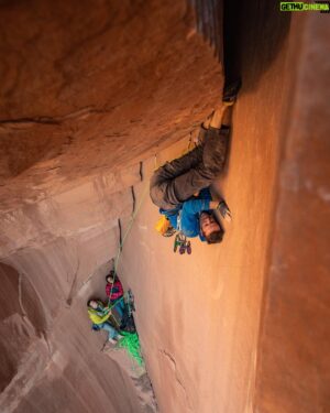 Tom Randall Instagram - Hello 👋. How it finished. How it started 🤨

Sometimes it’s worth thinking out of the box a little 😄. The Flying Eagle didn’t quite work in this situation (The Cleaver) but you juuuust never know! It did make for a very amusing fall/toboggan down the wall … way better than falling the other way round 😂

Thanks to @andrew_burr for some mega pics! 🙏🙏

@rab.equipment @mytendon @wildcountry_official @unparallelup