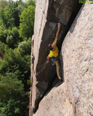Tom Randall Instagram - Sweden is home to the granite trad climbing paradise of Bohuslän, which until this past summer I'd never been to unbelievably🙈. @petewhittaker01 has been climbing over here for fairly regularly for the last 10yrs and has always been telling me about how incredible it is... he's not wrong!

As the Peak District is home to some of the UK's most obsessed and dedicated trad and crack climbers, I thought the best possible way to experience my first trip to Bohuslän would be to combine a group of Brits with an equally psyched group of keen Swedes! The trip worked out absolutely amazing, with a grand tour of some of the best crags in the area and despite the toasty temps, loads of classics were done and jamming fully invested in. 

If you're into either trad in general or crack climbing specifically, I can't recommend the area enough. You can have a brilliant trip whether you're climbing VS, E3 or E7! The amazing thing is that the climbing is actually very varied as well. There’s face, crack and arête and due to the number of crags you just can’t run out of options. 

Many thanks to @philippklein in joining us on the week of granite shenanigans and capturing the vibe of the area with his mega photos as usual. Also to all the keen Swedish and British crack samplers… you’ve only got yourself to blame 😅

@cha0s.incarnate @silveira.bells @gsandstroem @joelurner @philippklein @knutasnina @deansontoasts